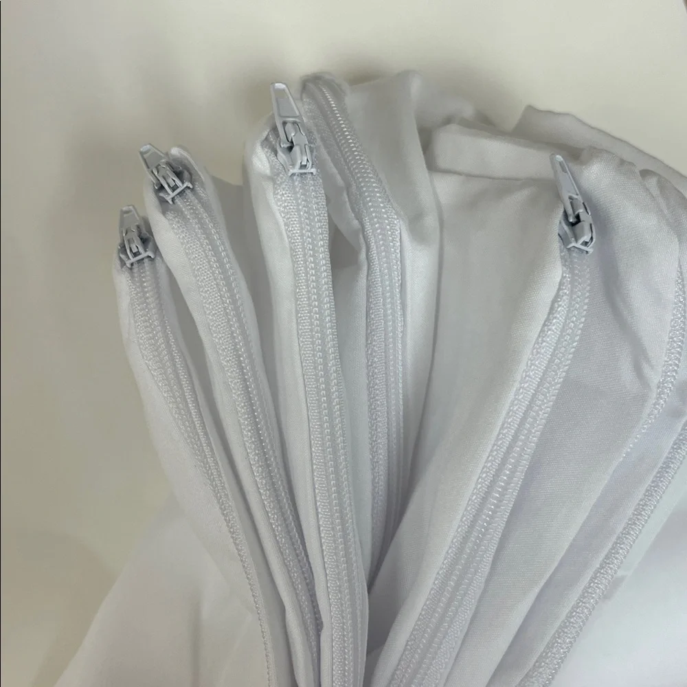 NEW 4 pack 20 in x 26 in (standard size)  White Zippered Pillow Protectors